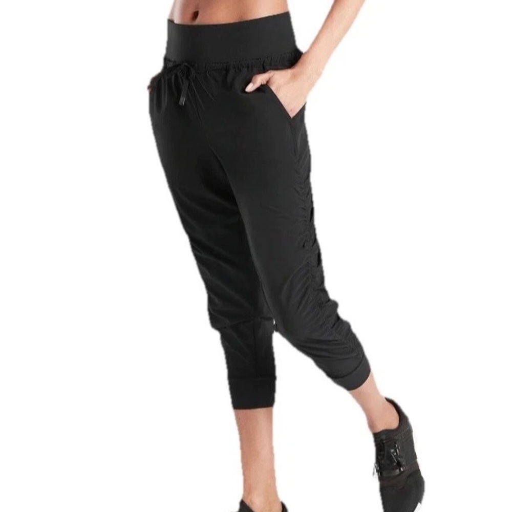 Athleta Attitude 8 Crop Pant Black Soft Stretch Capri Unlined Jogger Gym Lounge.